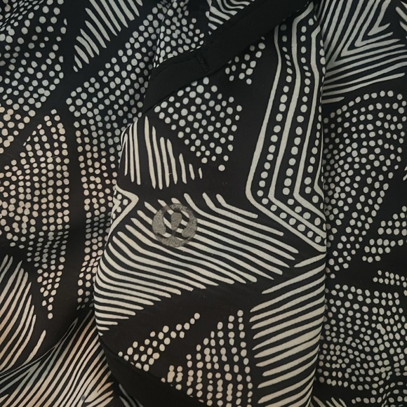 Lululemon SPEED UP SHORT low rise 2.5” - Picture 5 of 5